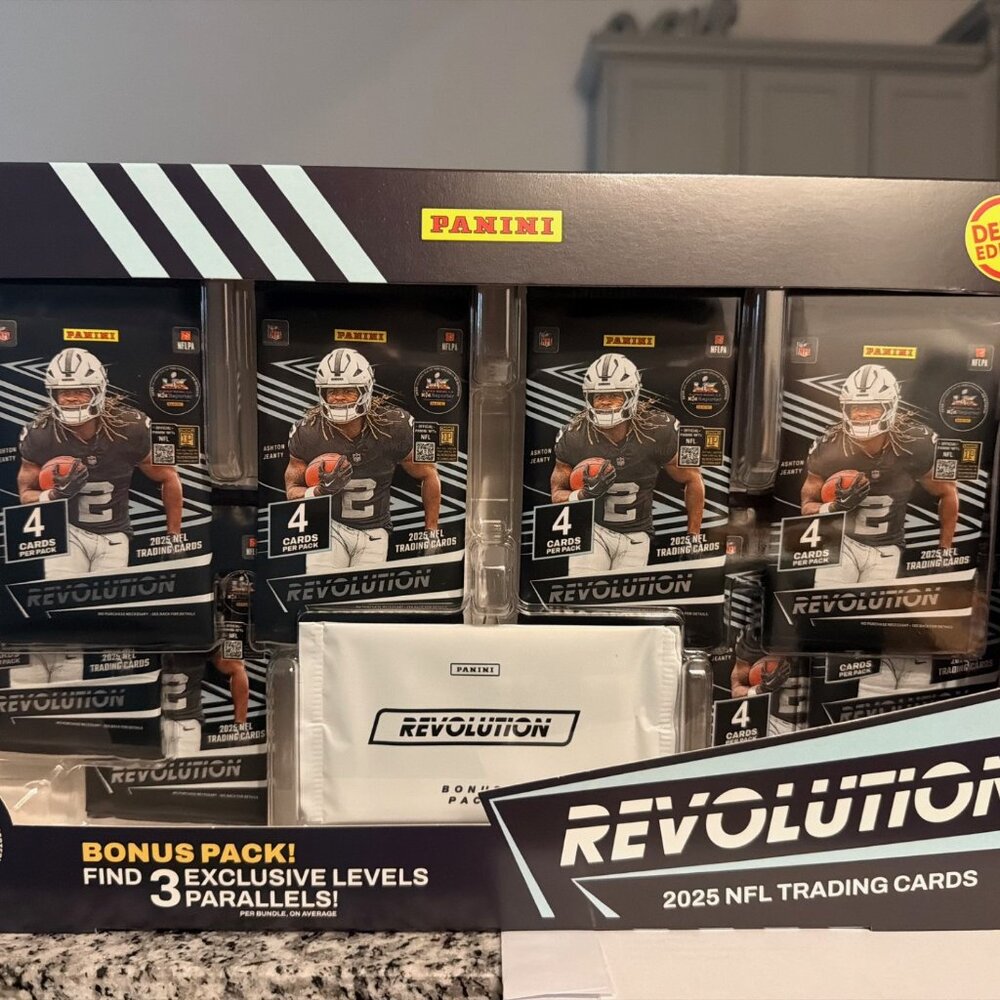 🔥 2025 Panini Revolution Football – Retail Bundle Box (Factory Sealed) 🔥